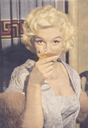 Source: http://www.thefedoralounge.com/showthread.php?45789-Guess-what-s-in-the-glass!